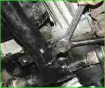 Как снять поперечину передней подвески Как снять поперечину передней подвески