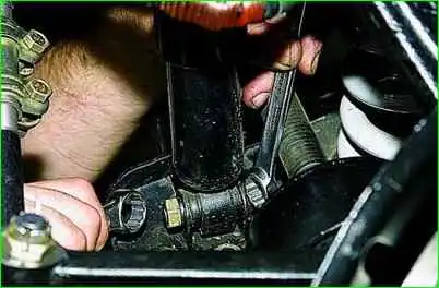 How to replace the front suspension spring VAZ-2123