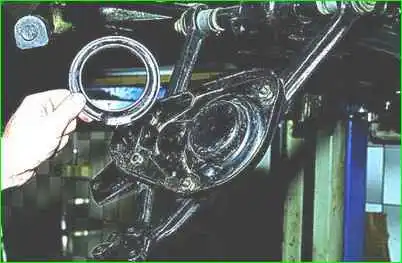 How to replace the front suspension spring of the VAZ-2123