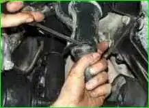 How to replace the front suspension spring of the VAZ-2123