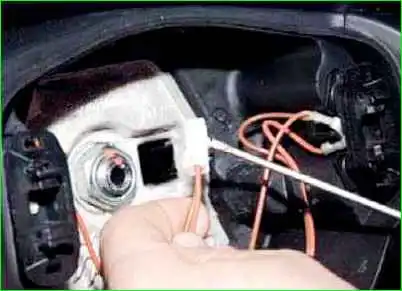 Extracción del volante de un automóvil Niva Chevrolet