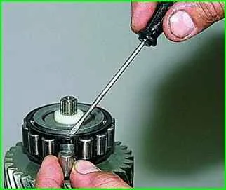 So reparieren Sie das Verteilergetriebe VAZ-2123