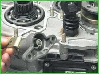 So reparieren Sie das Verteilergetriebe VAZ-2123