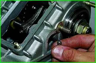 So reparieren Sie das Verteilergetriebe VAZ-2123