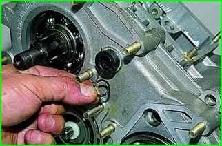 So reparieren Sie ein VAZ-2123-Verteilergetriebe 2123 Verteilergetriebe