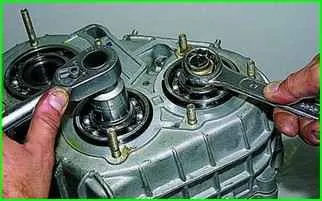 So reparieren Sie das Verteilergetriebe VAZ-2123