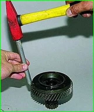 So reparieren Sie das Verteilergetriebe VAZ-2123