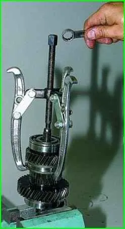 So reparieren Sie ein VAZ-2123-Verteilergetriebe