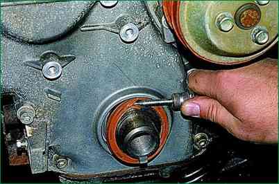 Replacing the ZMZ-406 crankshaft oil seals