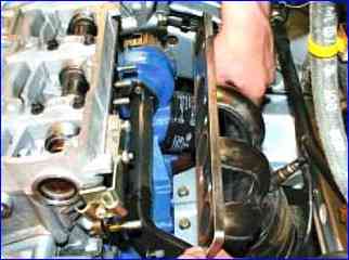 Reemplazo de la junta del convertidor catalítico del motor VAZ-21126