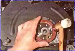 Replacing crankshaft oil seals VAZ-21126