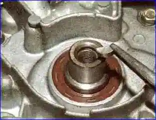 How to replace the crankshaft oil seals of the VAZ-21114 engine