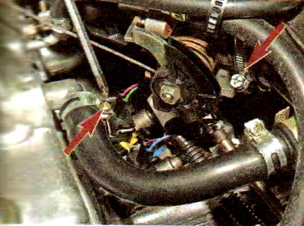 Entfernen und Installieren des VAZ-21114 Motordrosselklappenbaugruppe