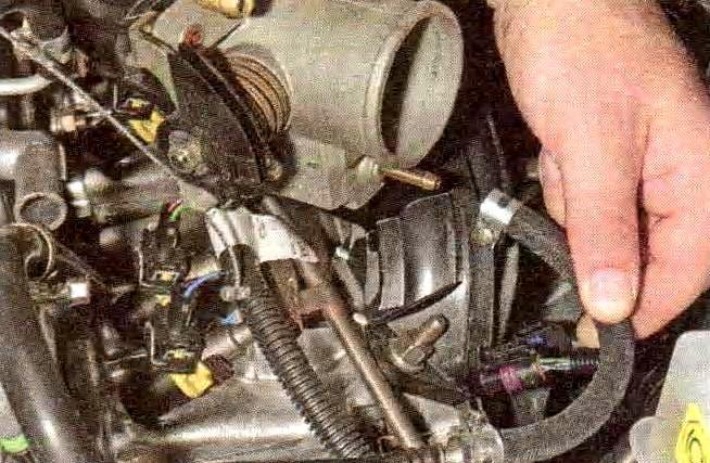 Как снять и поставить дроссельный узел двигателя ВАЗ-21114