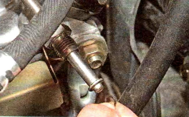 Überprüfen und Ersetzen der Einspritzdüsen des VAZ-21114-Motors 