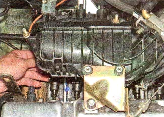 Überprüfen und Ersetzen der Einspritzdüsen des VAZ-21114-Motors 