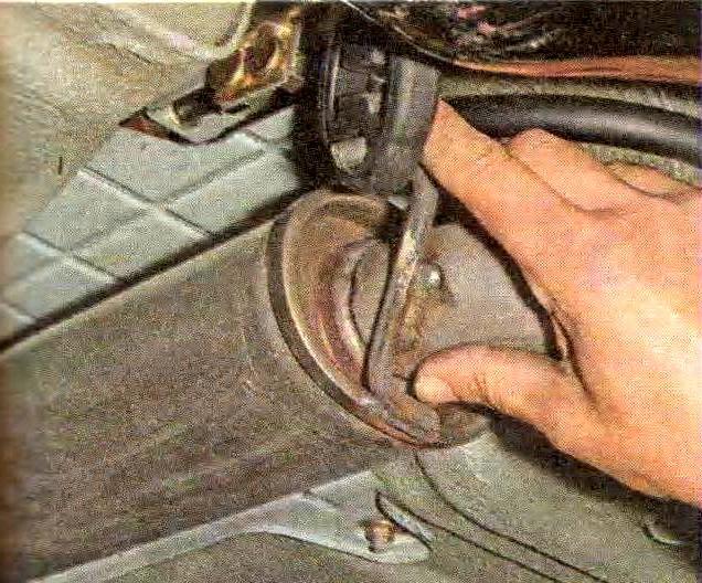 Removing the optional silencer