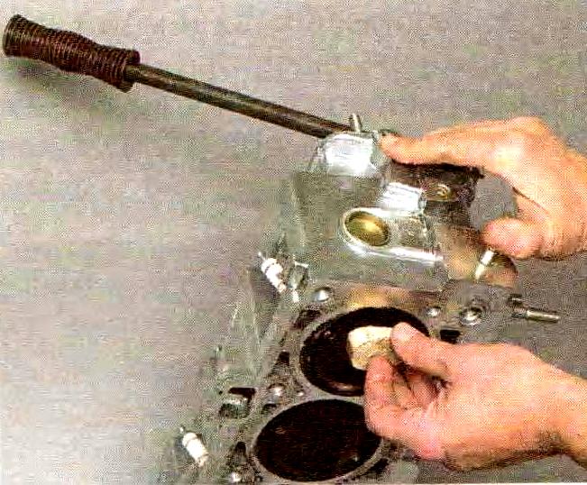 Entfernen und Zerlegen des Zylinders Kopf des VAZ-21114-Motors 21114