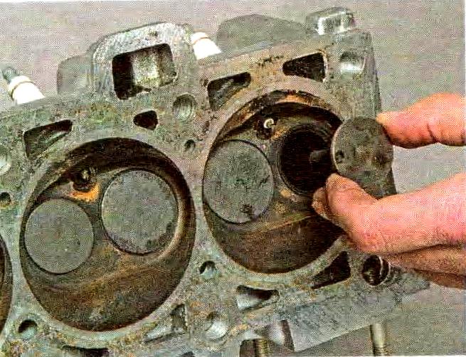 Как снять и разобрать головку блока цилиндров двигателя ВАЗ-21114