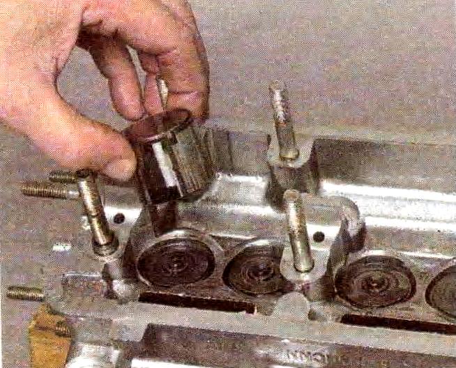 Entfernen und Zerlegen des Zylinders Kopf des VAZ-21114-Motors 21114