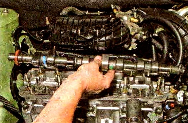Removing and installing the camshaft of the VAZ-21114 engine