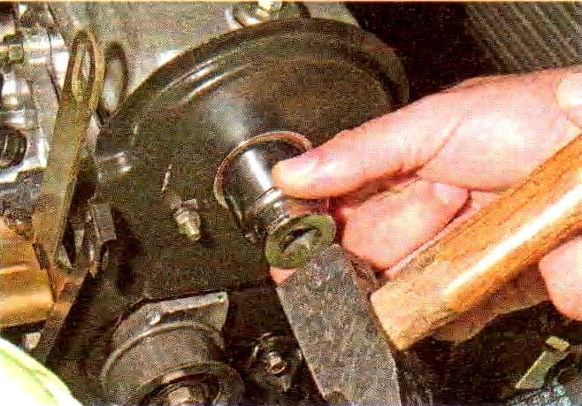 Replacing the camshaft seal of the VAZ-21114 engine