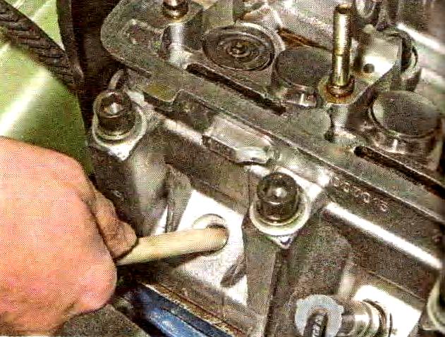Replacing the valve seals of the VAZ-21114 engine