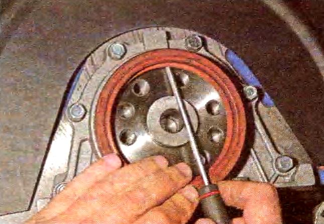Ersetzen der Kurbelwelle Öldichtungen des VAZ-21114-Motors 