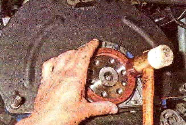 Replacing crankshaft seals on VAZ-21114 engine