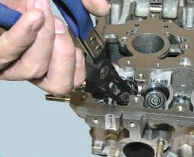 Заміна ковпачків двигуна ВАЗ-21126