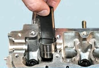 Replacing valve stem seals for VAZ-21126 engine