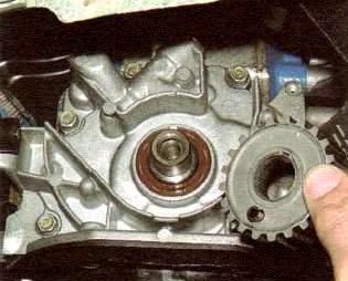 Replacing the crankshaft oil seals of the VAZ-21126 engine