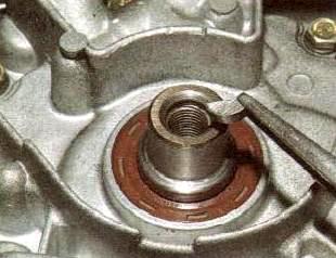 Replacing the crankshaft oil seals of the VAZ-21126 engine