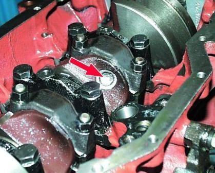 Removing and installing the crankshaft