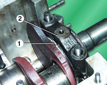 Removing and installing the crankshaft