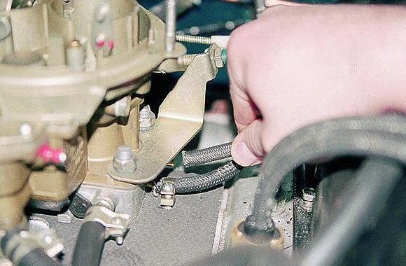 Ajuste de la holgura entre las válvulas y los balancines de los motores ZMZ-4025, ZMZ-4026