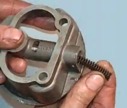 Снятие и разборка масляного насоса ЗМЗ-409