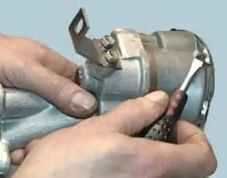 Снятие и разборка масляного насоса ЗМЗ-409