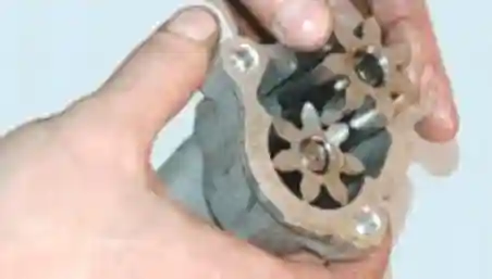 Снятие и разборка масляного насоса ЗМЗ-409