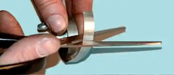 снятие и зарядка гидронатяжителя цепи