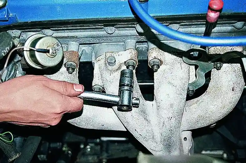 Снятие выпускного коллектора