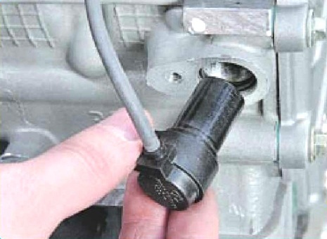 removing and checking the camshaft sensor