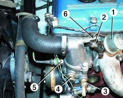 Extracción e instalación de la culata del motor ZMZ -406 motor