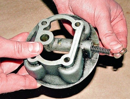 Oil pump disassembly and assembly