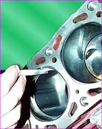 Измерение зазора в замке кольца