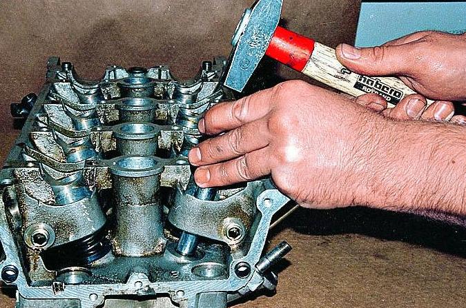 Reparación de culata de motor el motor ZMZ-405, ZMZ-406