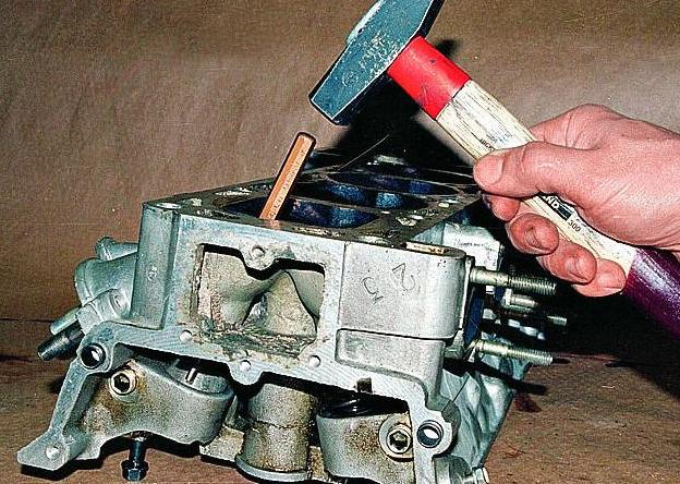 Reparatur des Zylinderkopfs des Motors ZMZ-405, ZMZ-406