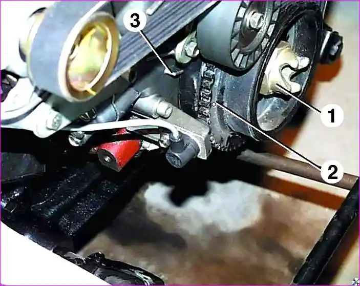 Метки на шкиве коленчатого вала и крышке цепи для установки ВМТ