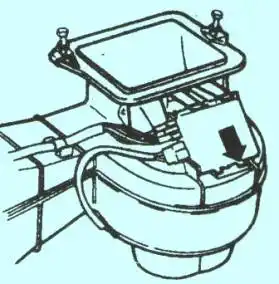 рис::отжать накидной хомут и вытащить плату вниз Отжать накидной хомут и вытащить плату вниз