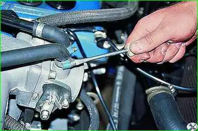 Extracción del conjunto del acelerador del motor